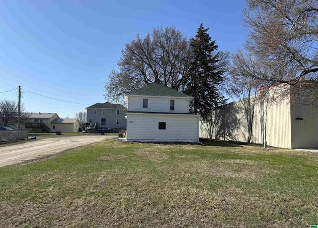 Property at 1203 E Cherry St, Vermillion, SD 57069, 4 beds, 2 baths