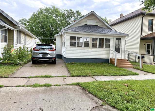 Property at 4324 Springfield St, Sioux City, IA 51108, 2 beds, 1 bath