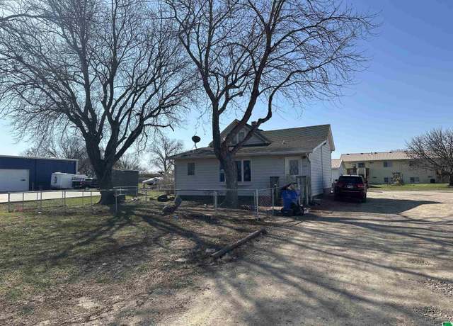Property at 1215, 1215 1/2 E Cherry, Vermillion, SD 57069, 7 beds, 2 baths