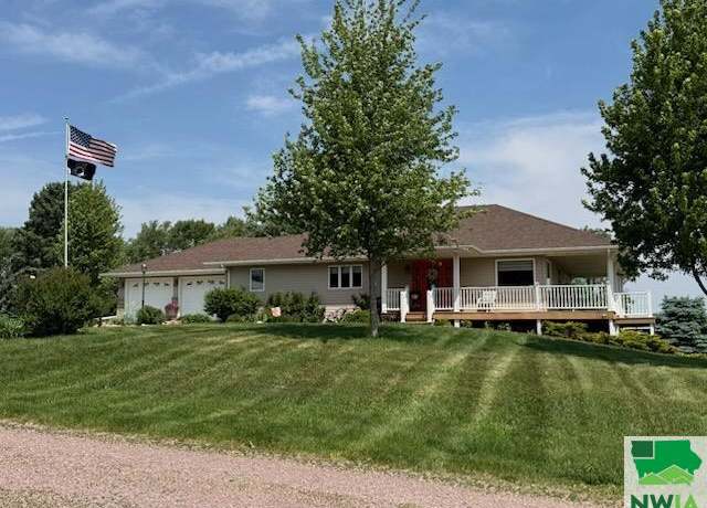 Property at 1037 US 75 Ave, Rock Rapids, IA 51246, 3 beds, 2.5 baths
