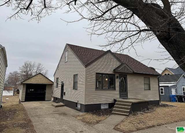 Property at 27 4th Avenue Ave NE, Lemars, IA 51031, 3 beds, 2 baths
