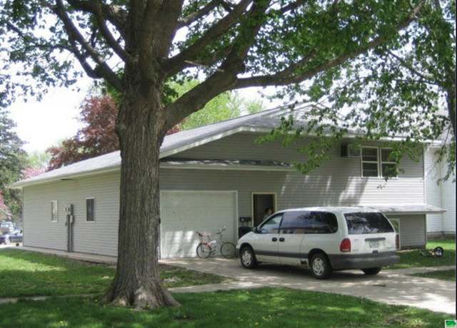 Property at 313 Prospect St, Alta, IA 51002, 6 beds, 3 baths