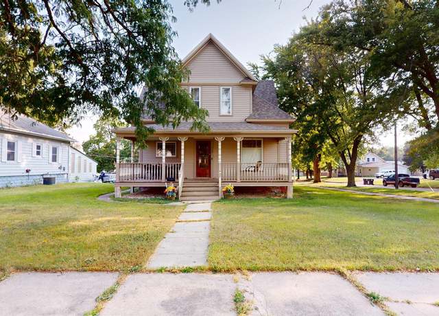 Property at 739 W Cherry St, Cherokee, IA 51012, 4 beds, 1.5 baths