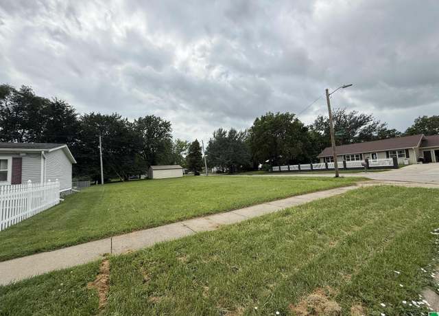 Property at 1724 Whitcher Ave, Sioux City, IA 51109