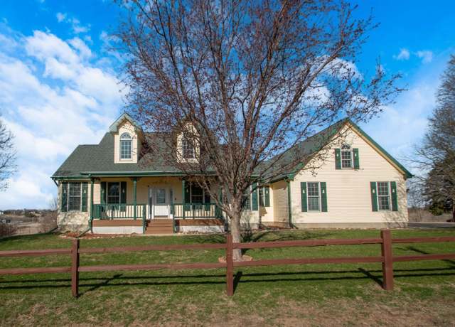 Property at 1746 Hawthorne Ave, Sioux City, IA 51106, 5 beds, 3 baths