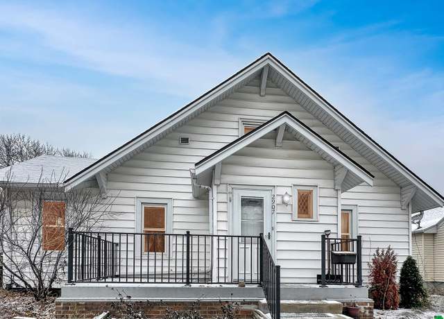 Property at 2907 Douglas St, Sioux City, IA 51104, 4 beds, 1.5 baths