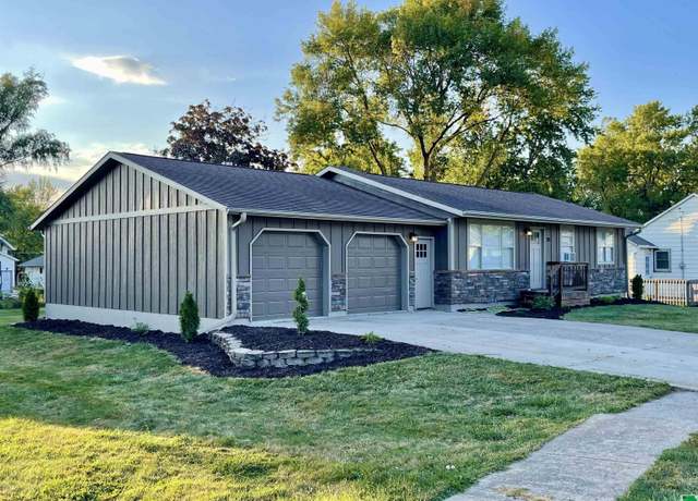 Property at 215 N 6th Ave, Sheldon, IA 51201, 4 beds, 2 baths