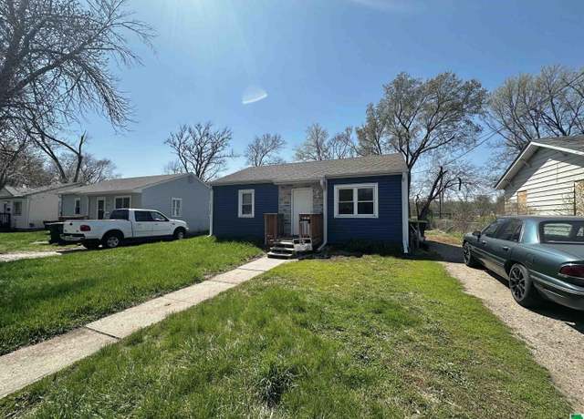 Property at 2213 Geneva St, Sioux City, IA 51103, 2 beds, 1 bath