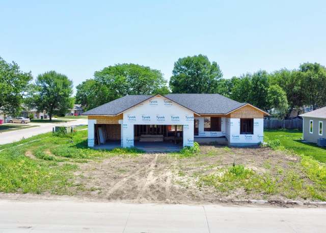 Property at 1700 Ogden Ct, South Sioux City, NE 68776, 3 beds, 2 baths