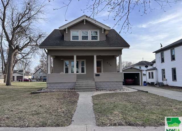 Property at 806 10th St, Sheldon, IA 51201, 3 beds, 1.5 baths