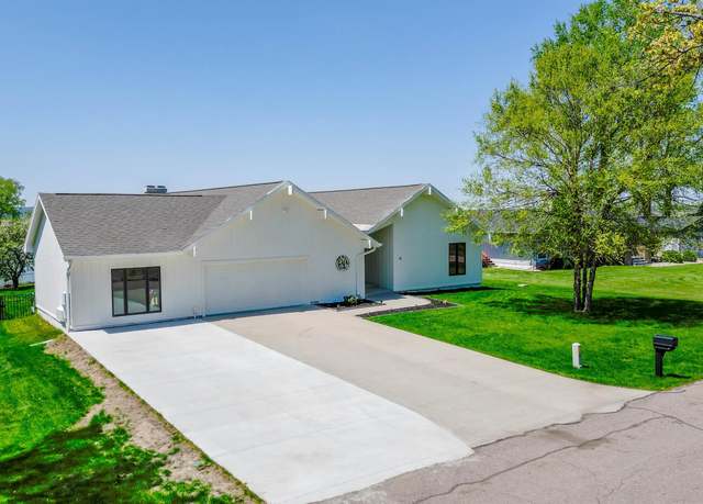 Property at 13 Edgewater Ln, Dakota Dunes, SD 57049, 3 beds, 3 baths