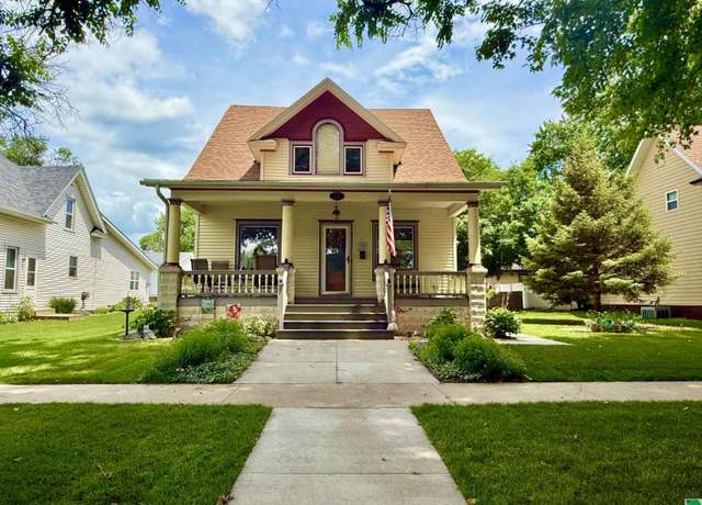 Property at 24 6th Ave Ave SE, Lemars, IA 51031, 3 beds, 2.5 baths