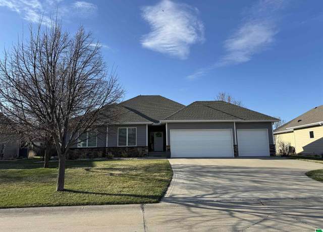 Property at 584 Bluestem Trl, Dakota Dunes, SD 57049, 4 beds, 3.5 baths