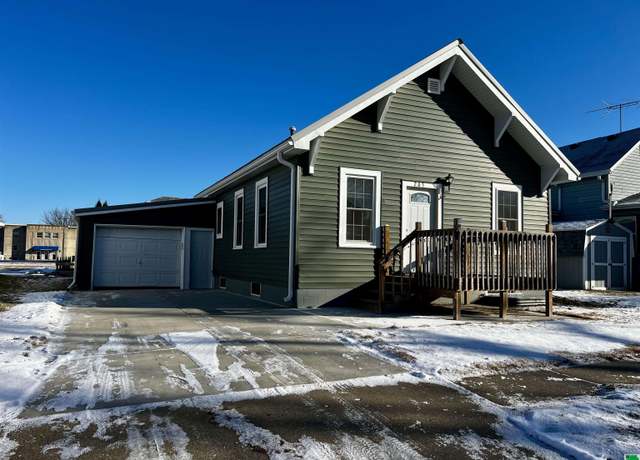 Property at 203 W Washington St, Elk Point, SD 57025, 3 beds, 2 baths