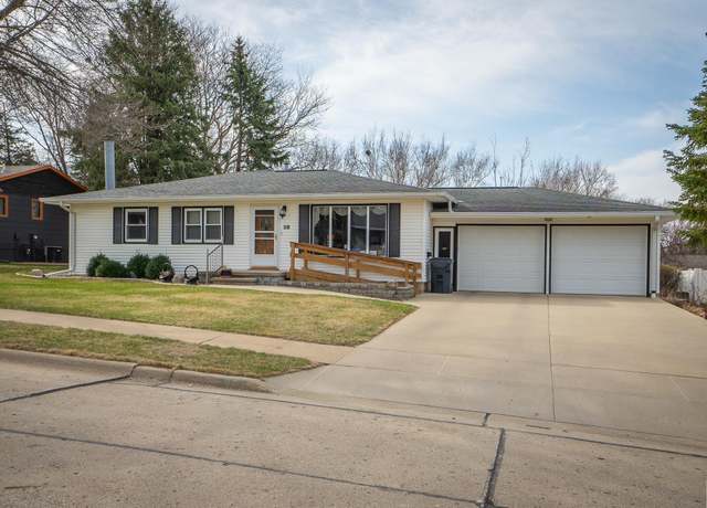 Property at 38 Prospect St St SW, Lemars, IA 51031, 4 beds, 3 baths