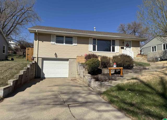 Property at 2629 S St. Marys St, Sioux City, IA 51106, 2 beds, 1 bath