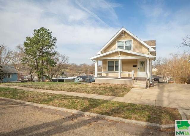 Property at 2215 S Magnolia St, Sioux City, IA 51106, 3 beds, 2 baths