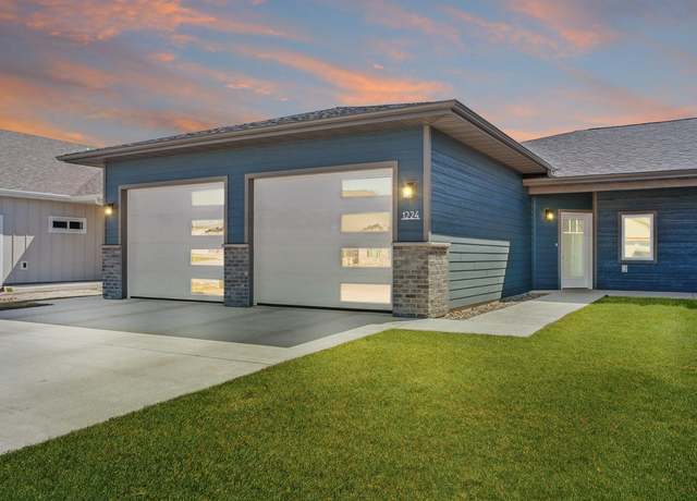 Property at 1224 Zitkala Sa Trl, Vermillion, SD 57069, 3 beds, 2 baths