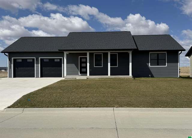 Property at 1622 Lincoln Pl SE, Orange City, IA 51041, 2 beds, 1.5 baths