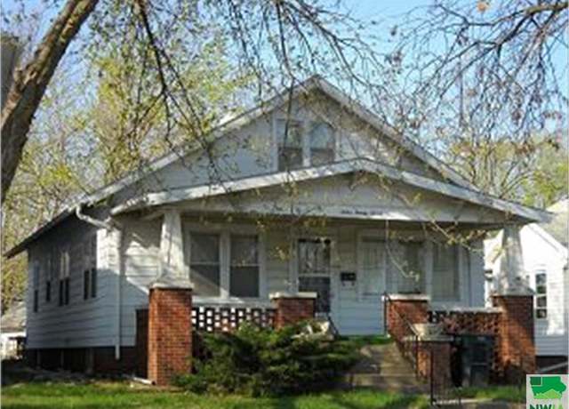 Property at 1227 Morningside Ave, Sioux City, IA 51106, 3 beds, 1 bath