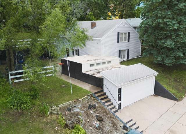 Property at 2411 Villa Ave, Sioux City, IA 51103, 3 beds, 2 baths