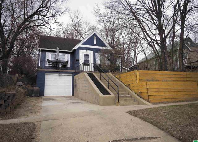 Property at 1718 W 15th St, Sioux City, IA 51103, 2 beds, 1 bath