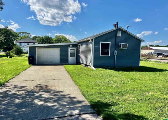 Property at 209 N Douglas St, Elk Point, SD 57025, 1 bed, 1 bath