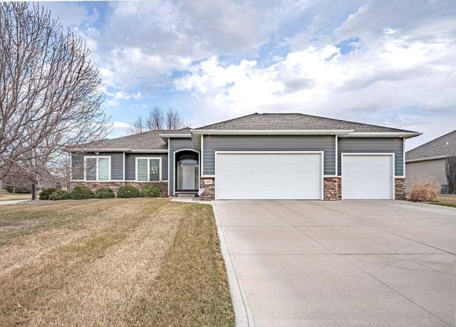 Property at 162 Teton Pines Ct, Dakota Dunes, SD 57049, 5 beds, 3 baths