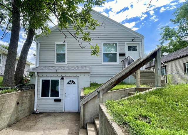 Property at 2206 S Lakeport St, Sioux City, IA 51106, 5 beds, 2 baths