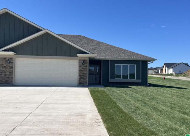Property at 937 11th St SE, Sioux Center, IA 51250, 2 beds, 2 baths