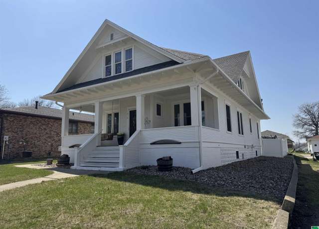 Property at 418 Madison St, Remsen, IA 51050, 4 beds, 3 baths