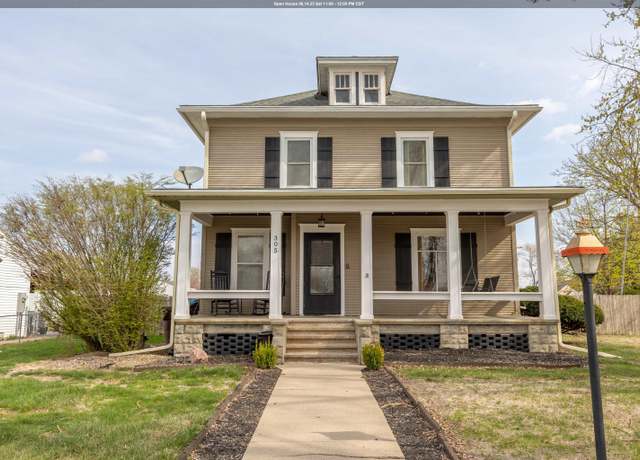 Property at 305 W 17th St, South Sioux City, NE 68776, 4 beds, 2 baths