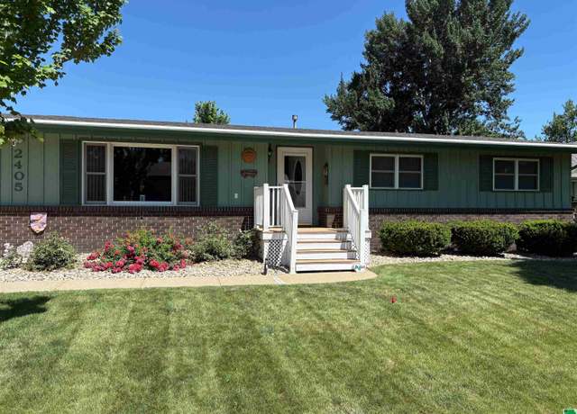 Property at 2405 Carlisle Rd, Sergeant Bluff, IA 51054, 3 beds, 2.5 baths