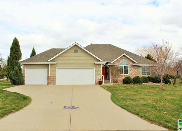 Property at 297 Augusta Cir, Dakota Dunes, SD 57049, 5 beds, 3 baths