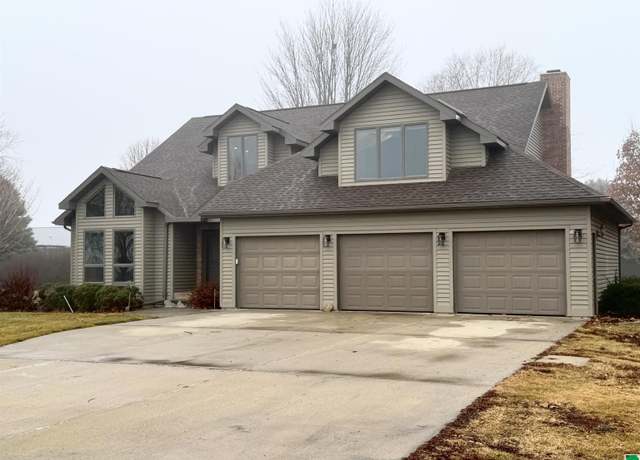 Property at 104 Perch St, Storm Lake, IA 50588, 5 beds, 3.5 baths