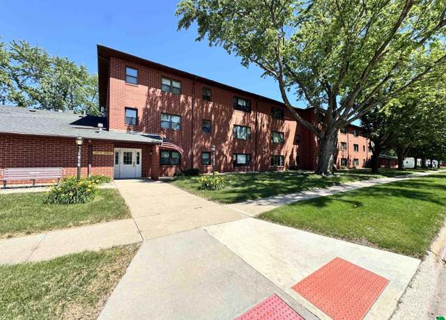 Property at 1317 Seneca St #202, Storm Lake, IA 50588, 2 beds, 1.5 baths