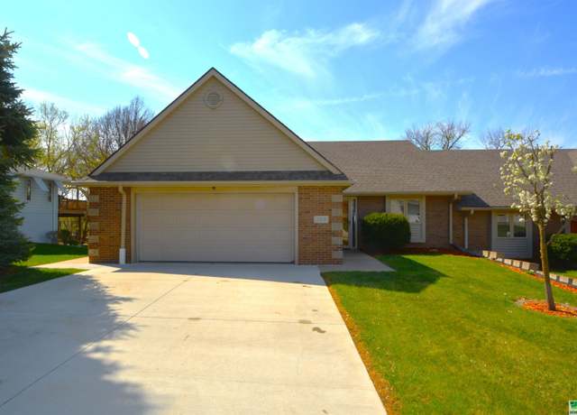 Property at 204 W 33rd St, Sioux City, IA 51104, 4 beds, 3 baths
