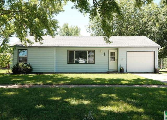 Property at 420 5th Street St NW, Orange City, IA 51041, 2 beds, 1.5 baths