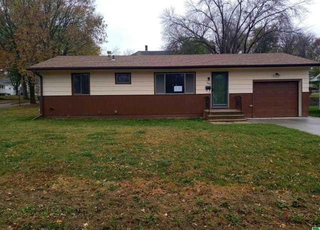 Property at 5120 Garretson Ave, Sioux City, IA 51106, 3 beds, 1 bath