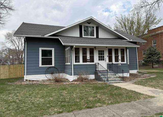 Property at 431 Iowa St, Akron, IA 51001, 5 beds, 2.5 baths