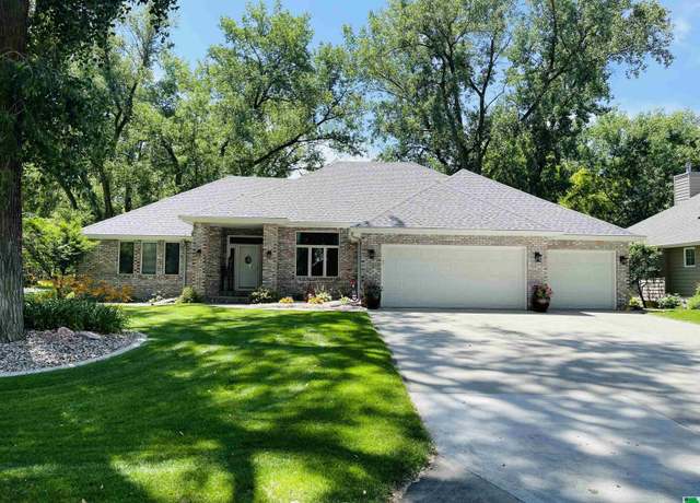 Property at 460 N Royal Troon Dr, Dakota Dunes, SD 57049, 5 beds, 4 baths