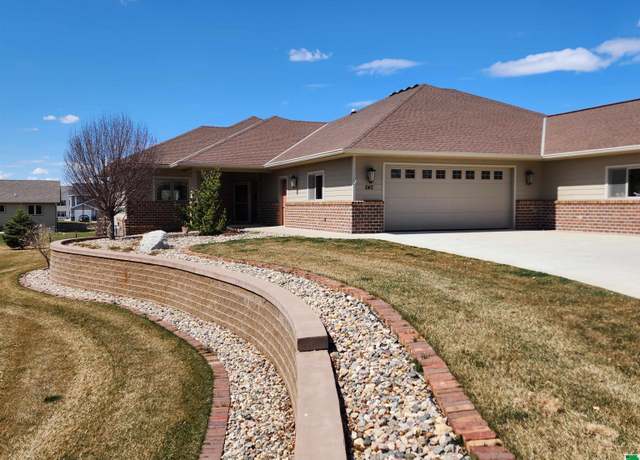 Property at 540 Country Club Rd, Sheldon, IA 51201, 1 bed, 2.5 baths