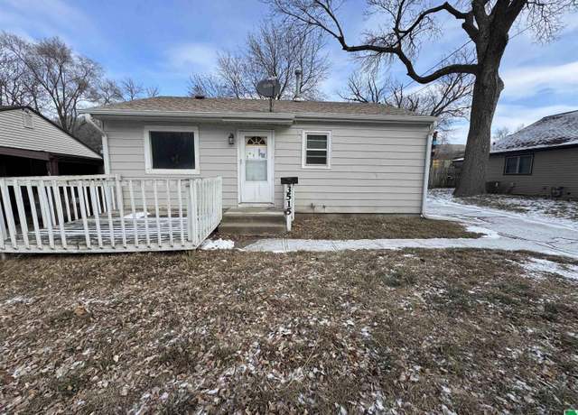 Property at 3515 Parkview Blvd, Sioux City, IA 51105, 2 beds, 1 bath