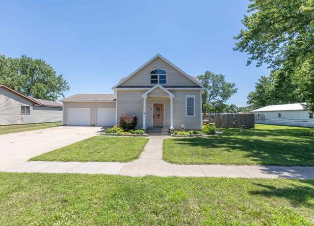 Property at 818 Evans St, Sloan, IA 51055, 3 beds, 2.5 baths