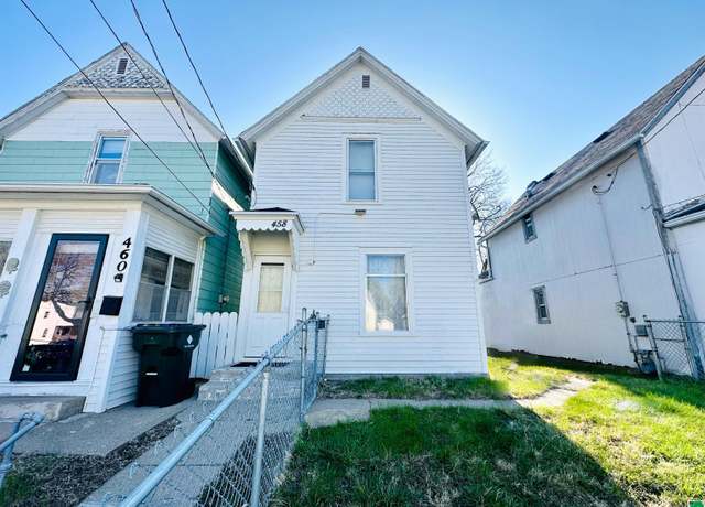 Property at 458 John St, Sioux City, IA 51103, 2 beds, 1 bath