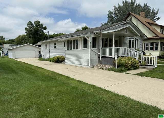 Property at 515 6th Ave, Sibley, IA 51249, 3 beds, 2 baths