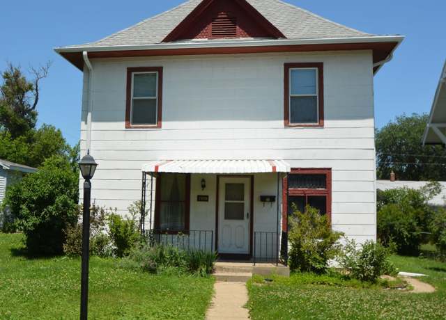 Property at 1609 W 15th St, Sioux City, IA 51103, 5 beds, 2 baths