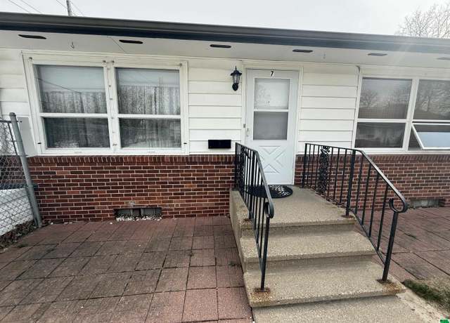 Property at 2118 Nebraska St #7, Sioux City, IA 51104, 2 beds, 1 bath