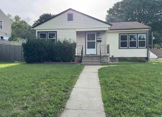 Property at 2408 Allan St, Sioux City, IA 51103, 2 beds, 1.5 baths
