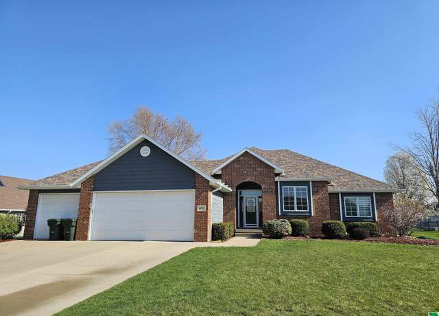 Property at 6755 Cantebury Ct, Sioux City, IA 51106, 4 beds, 3.5 baths